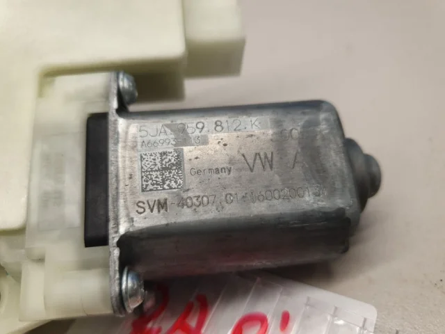 Мотор стеклоподъемника передний правый для Skoda Rapid I rest NH3 2017-2020 на фотографиях