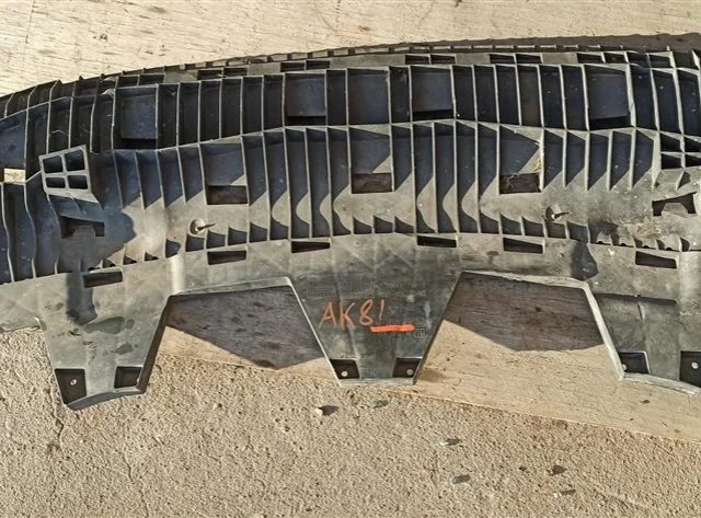 Усилитель переднего бампера для Opel Zafira C 2011-2015 на фотографиях