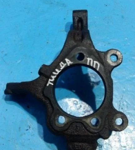 Кулак поворотный правый для Nissan Tiida SC11 Седан 2007-2014 на фотографиях