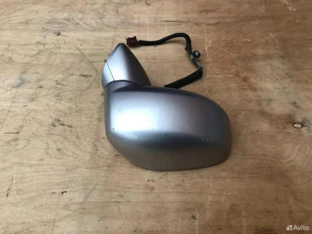 Стекла и зеркала для Nissan Tiida SC11 Седан 2007-2014 на фотографиях