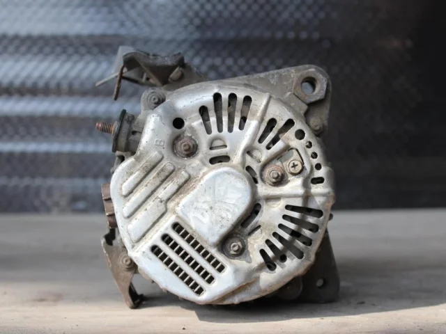 Генератор для Toyota RAV4 XA20 2000-2005 на фотографиях