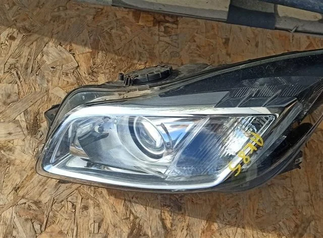 Фары для Opel Insignia Универсал A 2008-2017 на фотографиях