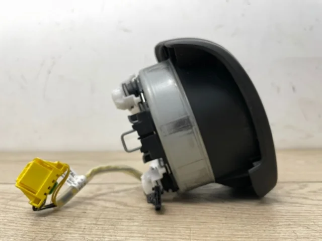 Подушка безопасности водителя для Volkswagen Touareg II (7P5) 2010-2014 на фотографиях