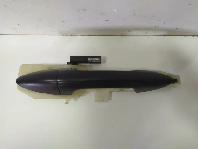 Ручка двери передняя правая внешняя для Hyundai Solaris 1 RB (2011-2013) на фотографиях