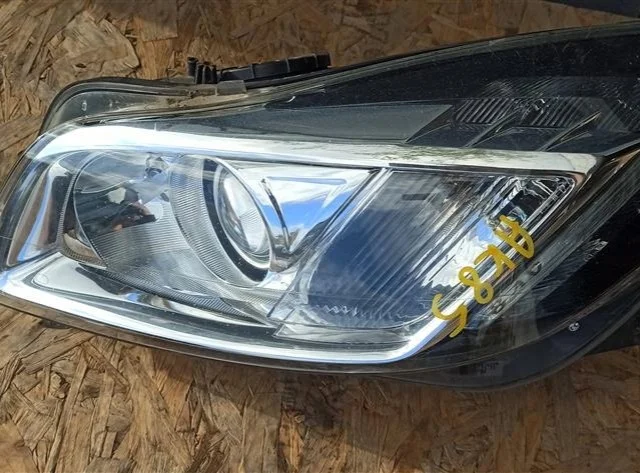 Фары для Opel Insignia Универсал A 2008-2017 на фотографиях