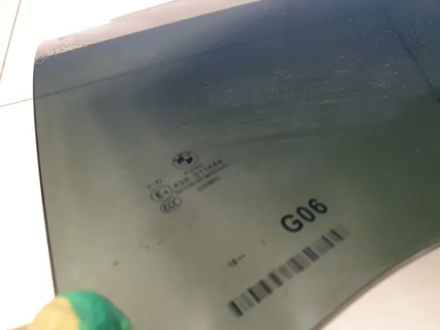 Стекло двери переднее левое для BMW X6 G06 2019+ на фотографиях