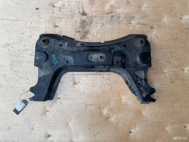 Подрамник двигателя для Nissan Note E11 2005-2012 на фотографиях