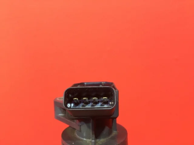 Катушка зажигания для Toyota Corolla E120/E130 Хэтчбек 2001-2007 на фотографиях