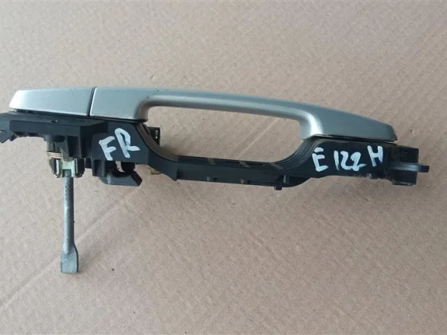 Ручка двери передняя правая внешняя для Toyota Corolla E120/E130 Хэтчбек 2001-2007 на фотографиях