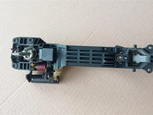 Ручка двери передняя правая внешняя для Toyota Corolla E120/E130 Хэтчбек 2001-2007 на фотографиях