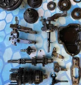 Запчасти для мкпп 0a4 mq250 VW Caddy 3 2004-2016 (0A4300047G, 02A301211A, 02A311129AH, 02A311145L, 02A311158AE, 02A311213C, 02A311361AD, 02A311375C, 02A311531K, 02J301256, 02J311103G, 02J311241D, 02J311247D, 02J311261Q, 02J311277B, 02J311279, 02J311295C, 02J311301B, 0A4301134A, 0A4301230C, 0A4301427B, 0A4311205F, 0A4311285B, 0A4311351B, 0A4311490B, 0A4311507, 0A4311514A, 0A4311515, 0a4311516a, 0A4311521A, 0A4311562A, DSF, DSG, DTA, EEA, EGR, EGT, EKU, EKW, EWK, EWN, EWQ, EWT, EWY, EWZ, EXA, FBV, FCJ, FCK, GGU, GPK, GQM, GQP, GQQ, GQR, GRJ, GXV, HQS, HYG, JCL, JCN, JCP, JCQ, JCR, JCS, JCY, JDQ, jQP, JQR, JQT, JQV, JWN, JWX, JXP, JXR, JYG, JYJ, JYK, JYL, KBL, KBN, KBP, KFK, KJF, KPF, KRX, KRY, KVT, KVZ, KWB, KWC, KWD, LEL, LHW, LKA, LKB, LRS, LUB, MAG, MDN, MQC, MQD, MQS, MQT, MTG, MUE, MUJ, MUW, MXQ, MYP, MZB, MZL, MZP, MZQ, MZR, MZS, NBH, NBJ, NBS, NCX, NMY, NZB, PCA, PCB, PCH, PCM, PEQ, PEW, PHB, PPJ, PTW, QBN, QBP, QSX, QSZ, QTK, QVX, QWL, QWM, QWN, QWQ, QWR, QWT, QWU, QWY, QWZ, QXF, QXG, QXH, QXQ, QYC, QYJ, RMH, RNG, RNJ, RSD, RSF, RSG, RSH, RSJ, RSU, RSV, RSW, RSX)