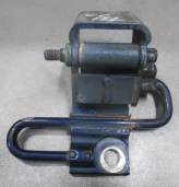 Петля передняя левая нижняя 3C8831411A, 3C8831411B, 3C8831411C для VW Passat B6 2005-2010 (3C8831411A)