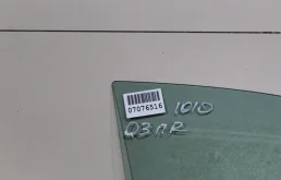 Стекла и зеркала для Audi Q3 2014 года на фотографиях