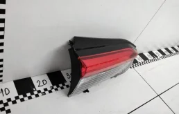 Фонарь левый для Toyota RAV4 2023 года на фотографиях