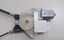 Стеклоподъемник задний левый для Skoda Rapid 2013 года на фотографиях