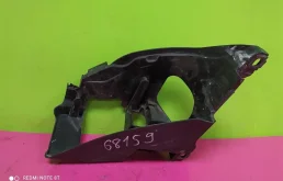 Кронштейн правой фары нижний для Audi Q7 2010 года на фотографиях