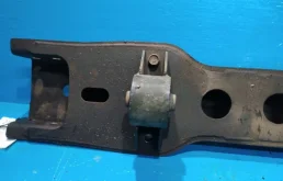 Подрамник двигателя для Mitsubishi Pajero 2007 года на фотографиях