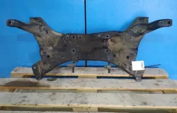 Подрамник двигателя для Mitsubishi Outlander 2011 года на фотографиях