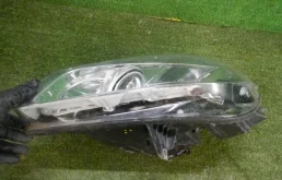 Фара ксенон левая для Opel Insignia 2013 года на фотографиях