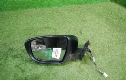 Стекла и зеркала для Nissan Qashqai 2017 года на фотографиях