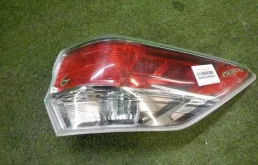 Фонарь внутренний правый для Toyota Highlander на фотографиях