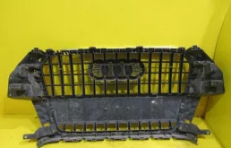 Решетка радиатора для Audi Q3 2011 года на фотографиях