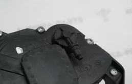 Мотор стеклоочистителя для Audi Q3 2012 года на фотографиях