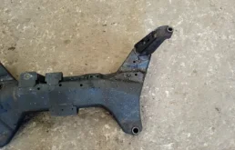 Подрамник двигателя для Nissan Almera Classic 2009 года на фотографиях