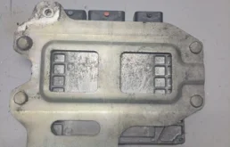 Блок управления двигателем для Nissan X-Trail 2010 года на фотографиях