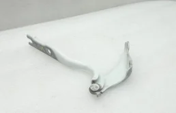 Петля капота левая для Skoda Rapid 2017 года на фотографиях