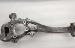 Кулак поворотный левый для Audi Q7 на фотографиях