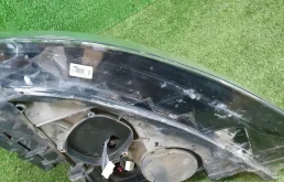 Фара правая для Audi Q7 2013 года на фотографиях