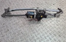 Трапеция стеклоочистителей для Renault Logan 2015 года на фотографиях