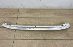 Усилитель бампера передний верхний для Audi Q7 на фотографиях