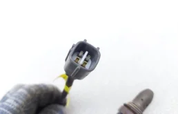 Лямбда-зонд (верхний) для Toyota RAV4 на фотографиях