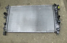 Радиатор охлаждения ДВС для Chevrolet Cruze на фотографиях