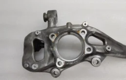 Кулак поворотный левый для Audi Q7 на фотографиях