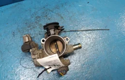 Дроссельная заслонка для Toyota Corolla на фотографиях