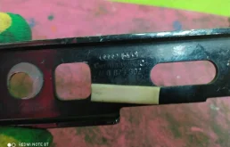 Петля капота правая для Audi Q7 2010 года на фотографиях