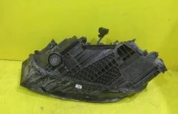 Фара правая для Audi Q7 2015 года на фотографиях