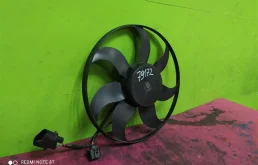 Вентилятор радиатора охлаждения ДВС для Volkswagen Golf 2012 года на фотографиях