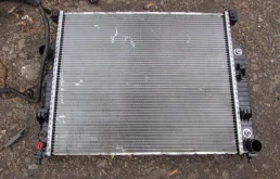 Радиатор охлаждения ДВС для Mercedes-Benz GL class 2010 года на фотографиях