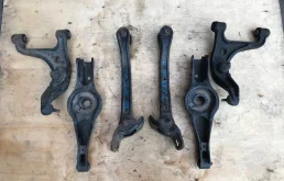 Рычаг задний правый верхний для Suzuki Grand Vitara 2012 года на фотографиях