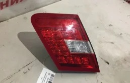 Фонарь внутренний правый для Mercedes-Benz E class 2009 года на фотографиях