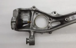 Кулак поворотный левый для Audi Q7 на фотографиях