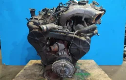 Двигатель без навесного для Nissan Pathfinder 2000 года на фотографиях