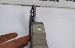 Петля капота левая для Hyundai Solaris 2021 года на фотографиях