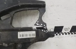 Кронштейн заднего бампера левый для BMW 5er 2021 года на фотографиях