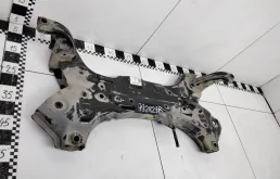 Подрамник двигателя для Hyundai Solaris 2021 года на фотографиях