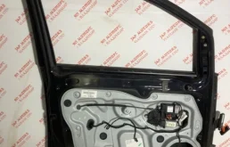 Дверь передняя левая для Volkswagen Touran 2011 года на фотографиях